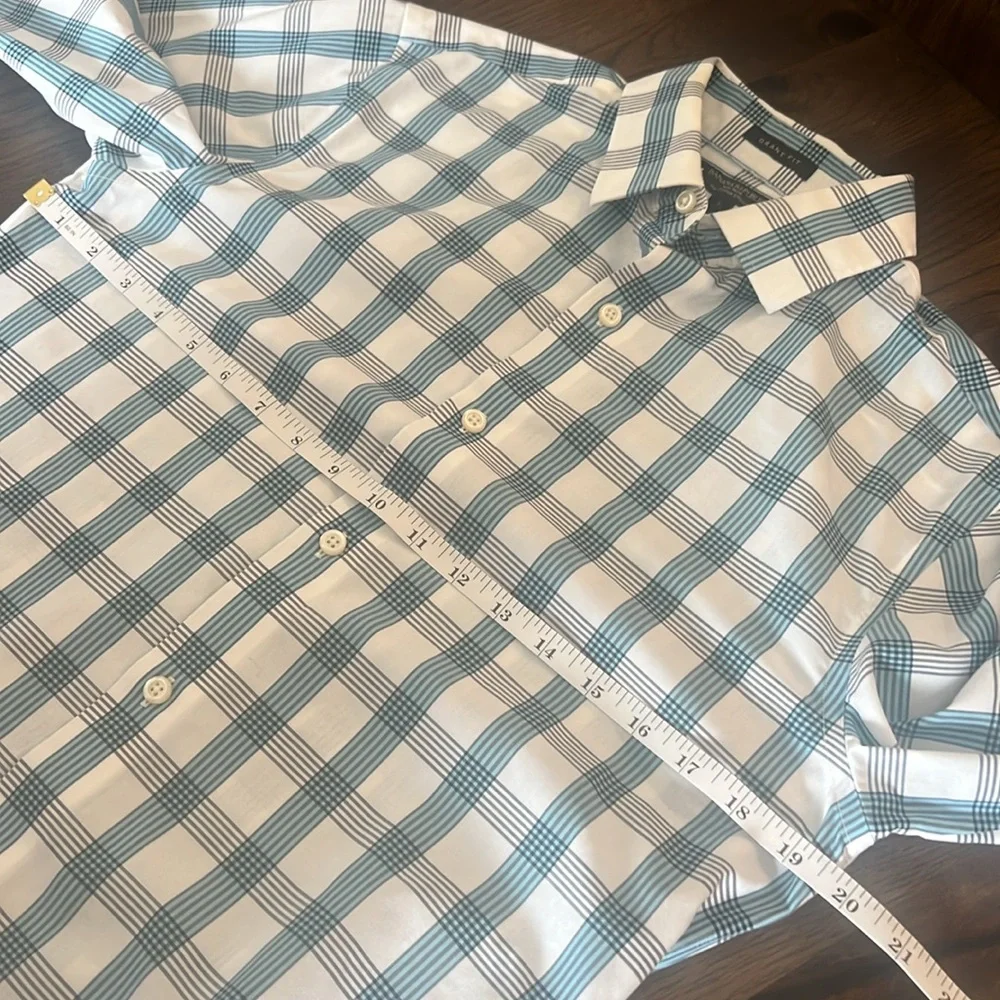 Banana Republic Men's Blue and White Checkered Grant Fit Non-Iron Shirt Small